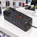 Regulador de voltaje Unitec 1200 VA con 8 tomas — escena de uso 3