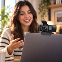 Cámara Web Logitech C920s Pro Full HD 1080p - escena lifestyle 2 de uso real