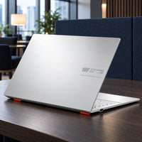 ASUS Vivobook Go 15 E1504FA silver — escena de uso profesional diferente