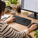 Combo Inalámbrico Logitech MK345 Teclado y Mouse - escena lifestyle 2 de uso real