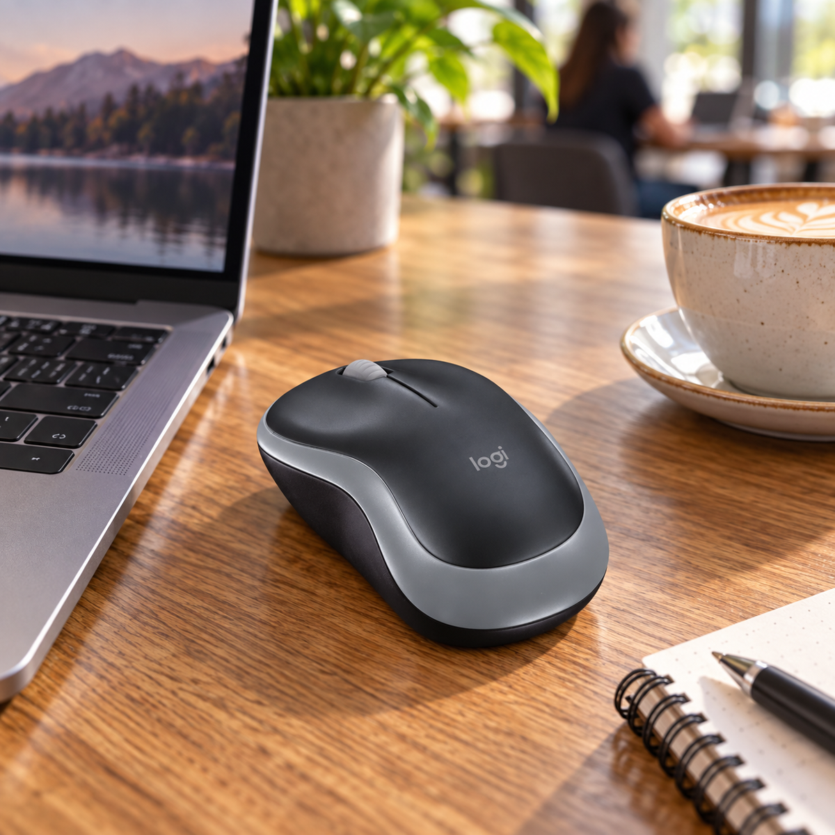 Mouse Inalámbrico Logitech M185 Gris - escena lifestyle 2 de uso real