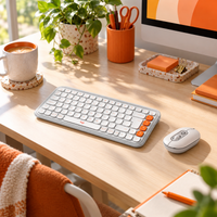 Combo Bluetooth Logitech POP Icon Blanco y Naranja - escena lifestyle 1 de uso real
