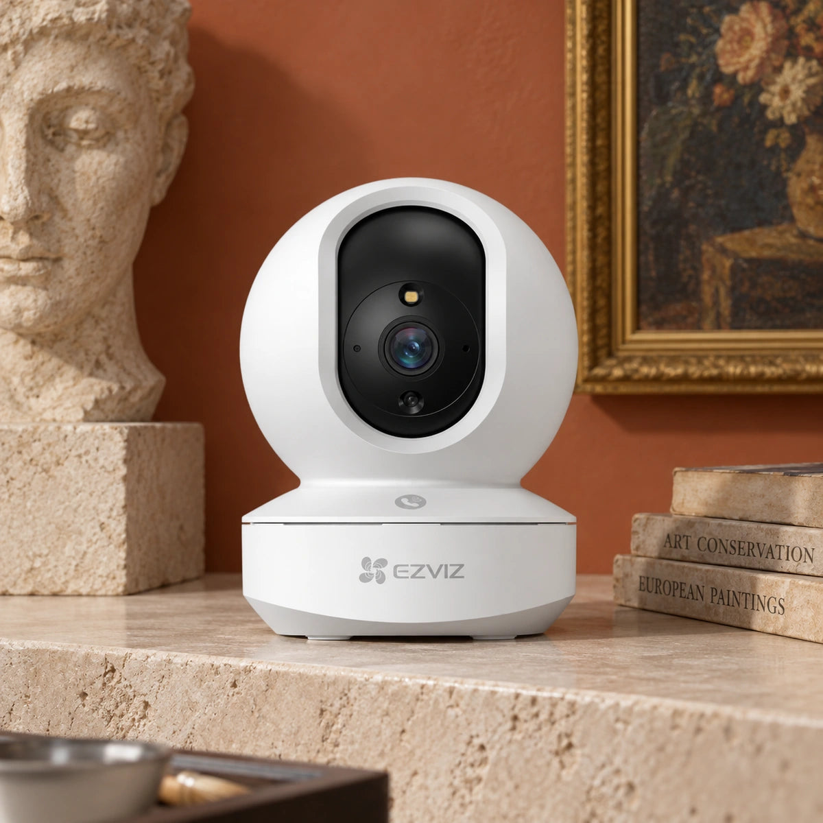 Cámara Wi-Fi EZVIZ H6c Pro 3MP 2K 360° Interior — tercera escena de uso en un ambiente editorial distinto
