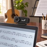 Cámara Web Genius FaceCam 1000X HD 720p con Micrófono — escena de clase de música a distancia