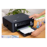 Impresora Brother DCP-T430W multifuncional WiFi de tinta continua — escena de uso oficial