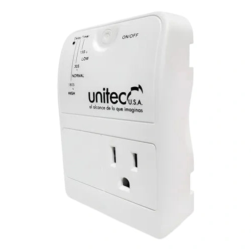 Protector de voltaje Unitec I-487 blanco, una toma con polo a tierra — vista real 1