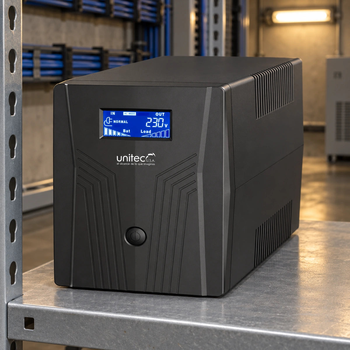 Unitec U2500 2000VA/1200W black LCD — escena de uso profesional diferente