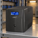 Unitec U2500 2000VA/1200W black LCD — escena de uso profesional diferente