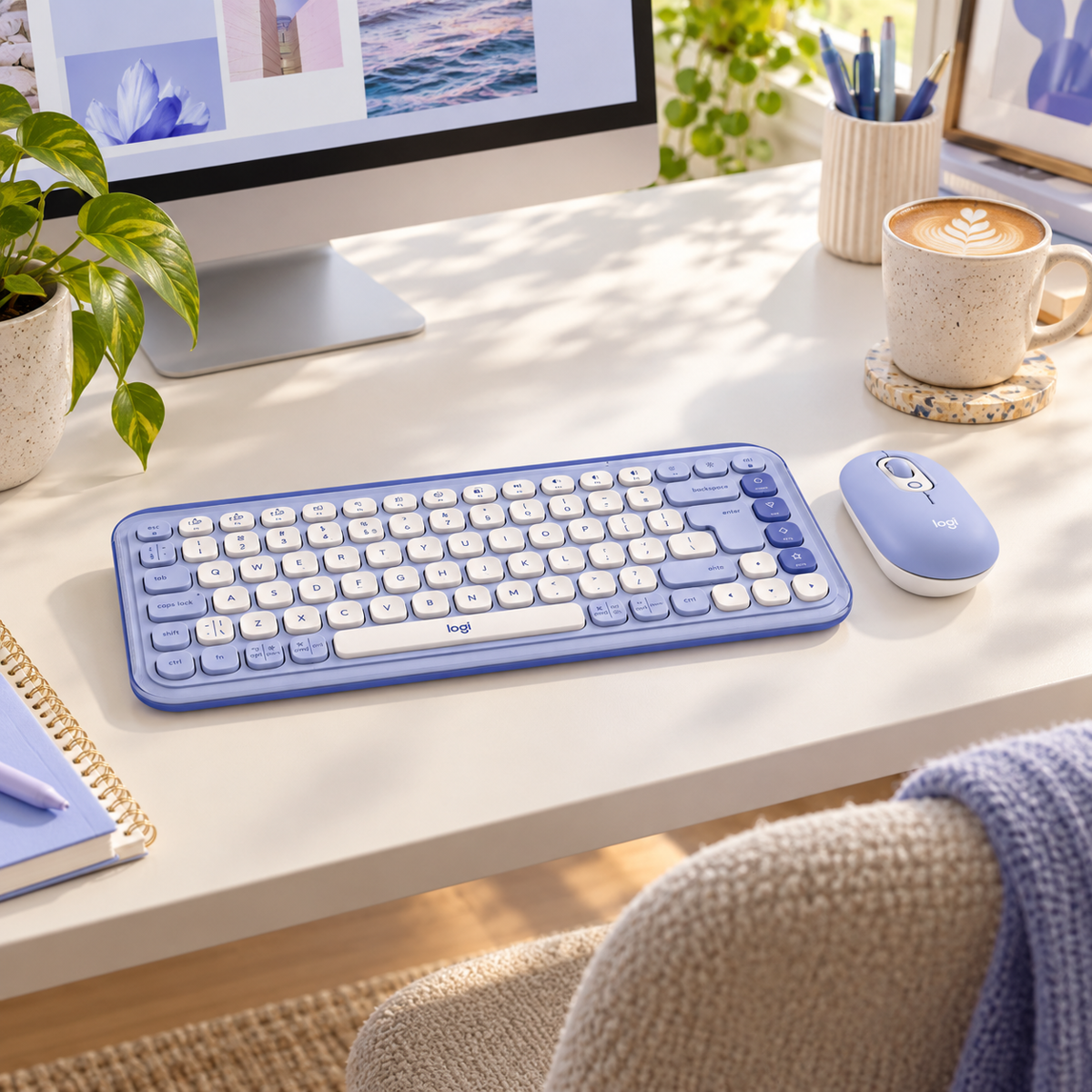 Combo Bluetooth Logitech POP Icon Lila y Blanco - escena lifestyle 1 de uso real