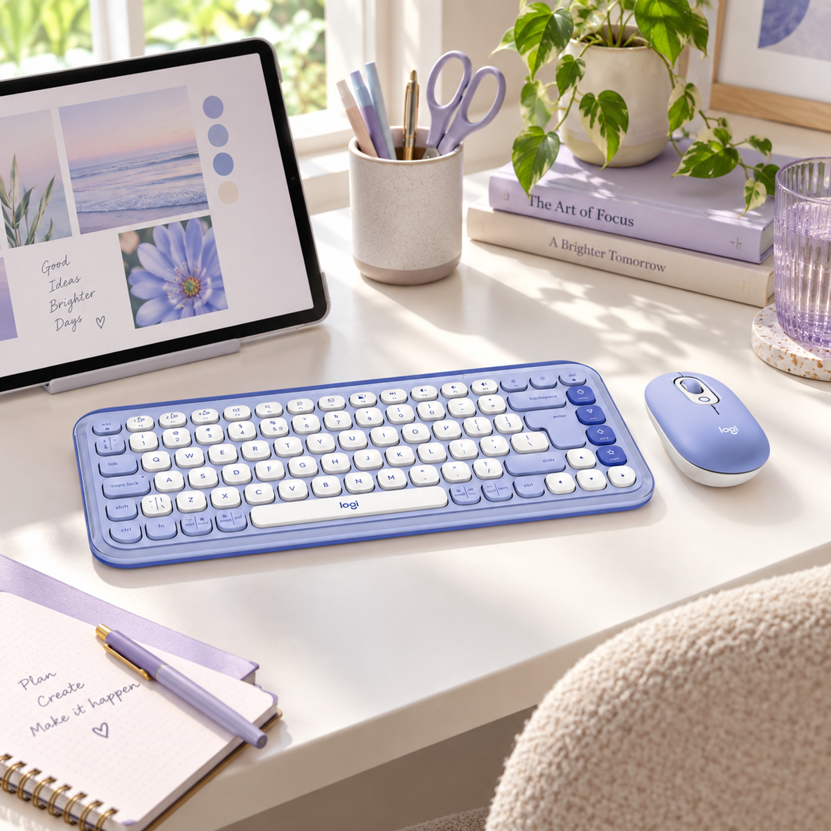 Combo Bluetooth Logitech POP Icon Lila y Blanco - escena lifestyle 2 de uso real