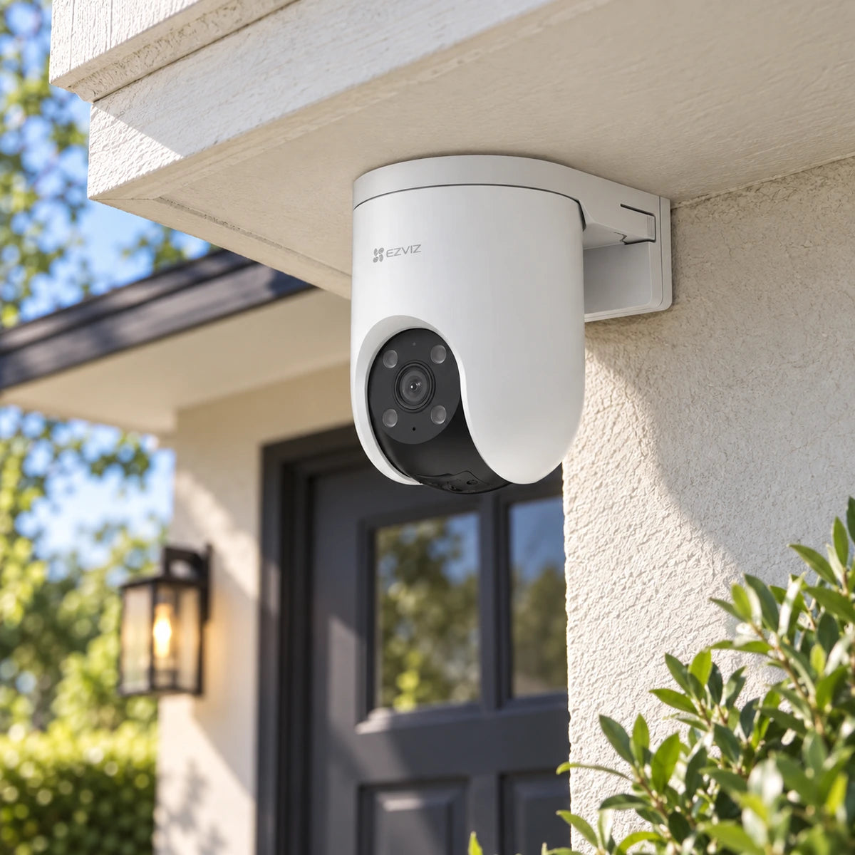 Cámara Wi-Fi EZVIZ H8c 3MP 2K 360° Exterior - lifestyle front-entrance - Media Factory