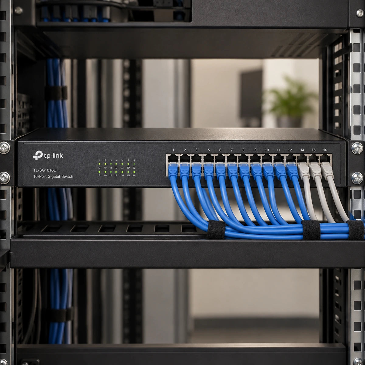 Switch Gigabit TP-Link TL-SG1016D de 16 Puertos - lifestyle office-rack - Media Factory