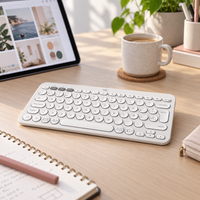 Teclado Bluetooth Logitech Pebble Keys 2 K380s Blanco Español - escena lifestyle 2 de uso real