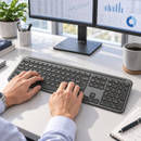 Teclado Inalámbrico Logitech Signature Slim K950 Grafito - escena lifestyle 1 de uso real