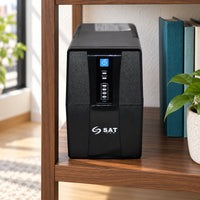 SAT UR750+ black 750VA/360W — escena de trabajo interior