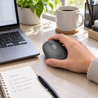 Mouse Bluetooth Logitech M196 Grafito - escena lifestyle 1 de uso real