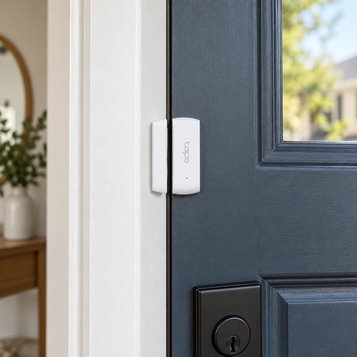Sensor de Contacto Inteligente TP-Link Tapo T110 - lifestyle front-door - Media Factory