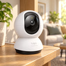 Cámara Wi-Fi TP-Link Tapo C220 4MP 2K QHD para interior — supervisión de una sala luminosa
