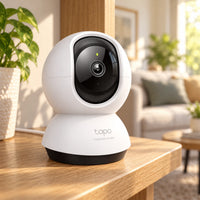 Cámara Wi-Fi TP-Link Tapo C220 4MP 2K QHD para interior — supervisión de una sala luminosa