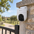 Cámara 4G EZVIZ H8c 3MP 2K 360° Exterior - lifestyle front-entrance - Media Factory