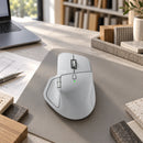 Mouse Logitech MX Master 4 gris claro — escena de trabajo con muestras de arquitectura