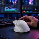 Mouse Inalámbrico Logitech MX Master 4 - Gris Claro - escena lifestyle 1 de uso real