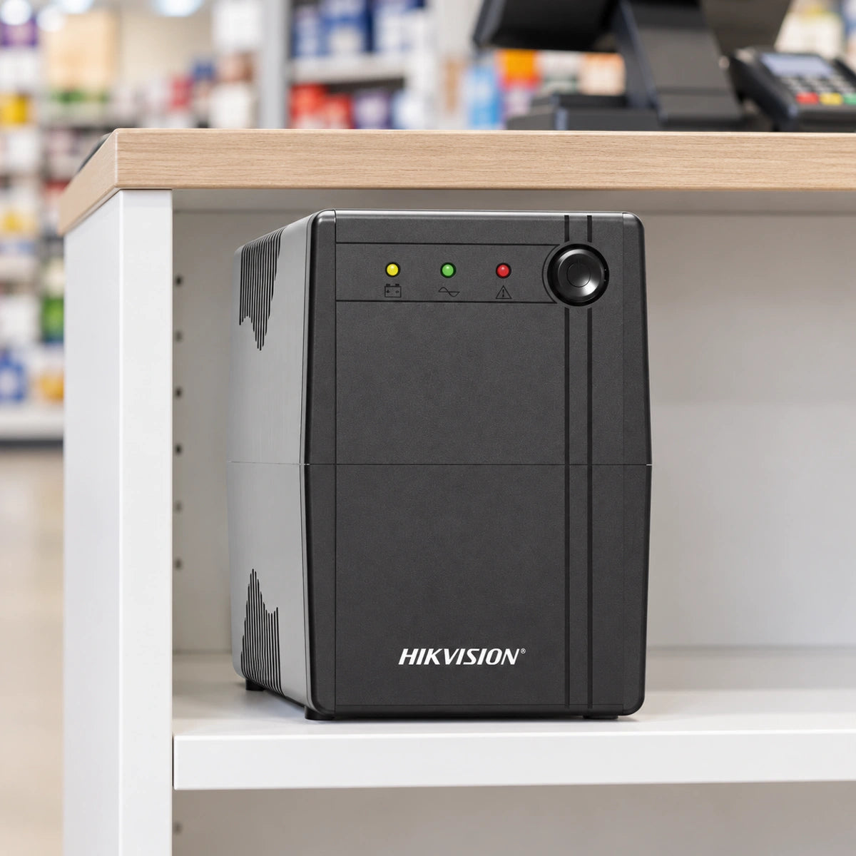 UPS Hikvision DS-UPS600-X/US 600 VA 360 W con AVR — contexto de uso 2
