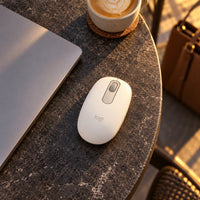 Mouse Bluetooth Logitech M196 blanco hueso — escena de uso 02