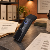 Lector de Códigos de Barra Jaltech Inalámbrico Portátil 2.4 Bluetooth Slim BT JALBT3 — tercera escena de uso en un ambiente editorial distinto