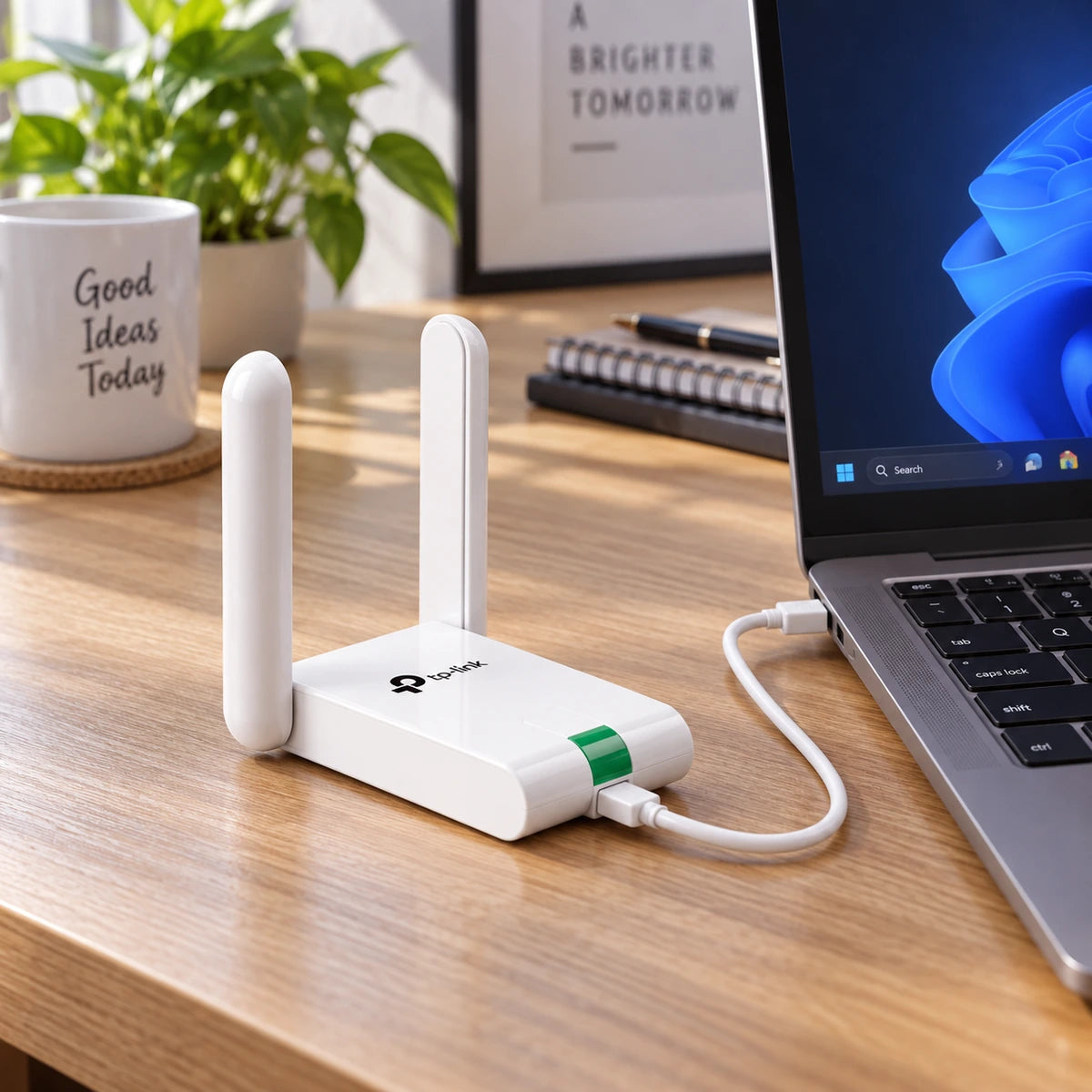 Adaptador Wi-Fi USB TP-Link TL-WN822N N300 de Alta Ganancia - lifestyle laptop-high-gain - Media Factory