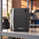 UPS Hikvision DS-UPS1000-X/US 1000 VA 600 W con AVR — contexto de uso 1