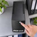 UPS Forza BT-1001 1000VA 600W de 8 tomas 120V — vista superior al encender la UPS