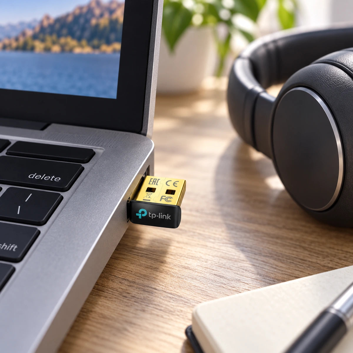 Adaptador Bluetooth USB TP-Link UB500 Bluetooth 5.0 - lifestyle laptop-headphones - Media Factory