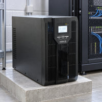 UPS Unitec UN-900 3 kVA / 2700 W online, 120 V — sala de equipos de red