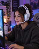 Logitech G733 LIGHTSPEED blanca — escena lifestyle 4