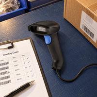 Lector de códigos XPOS S7 alámbrico USB 1D y 2D — vista elevada del lector durante inventario