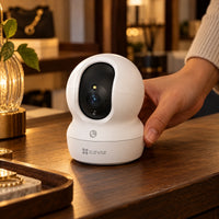 Cámara EZVIZ CP1 Pro 2K+ 4MP Wi-Fi doble banda interior — instalación de cámara sobre mostrador