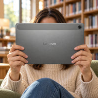 Tablet Lenovo Tab TB311XU 4GB 128GB LTE 10,1 pulgadas gris — vista posterior de la tableta en una biblioteca