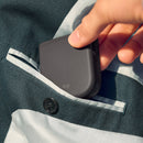 Logitech Mobi Fold guardado en un bolsillo